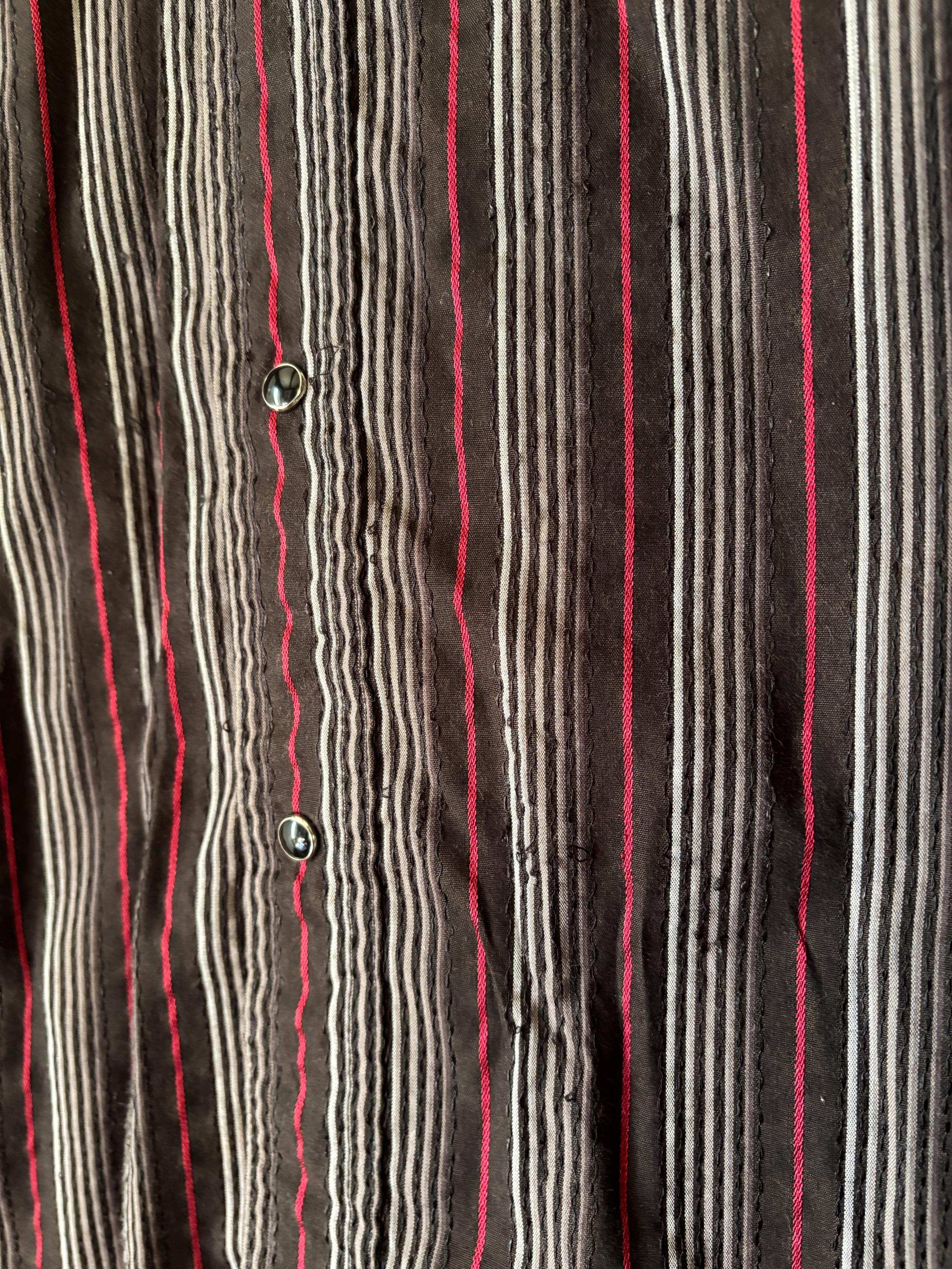 Vintage Western Wrangler Buttondown Men’s Dress Cowboy Shirt Snaps Size Large Red White Black Striped