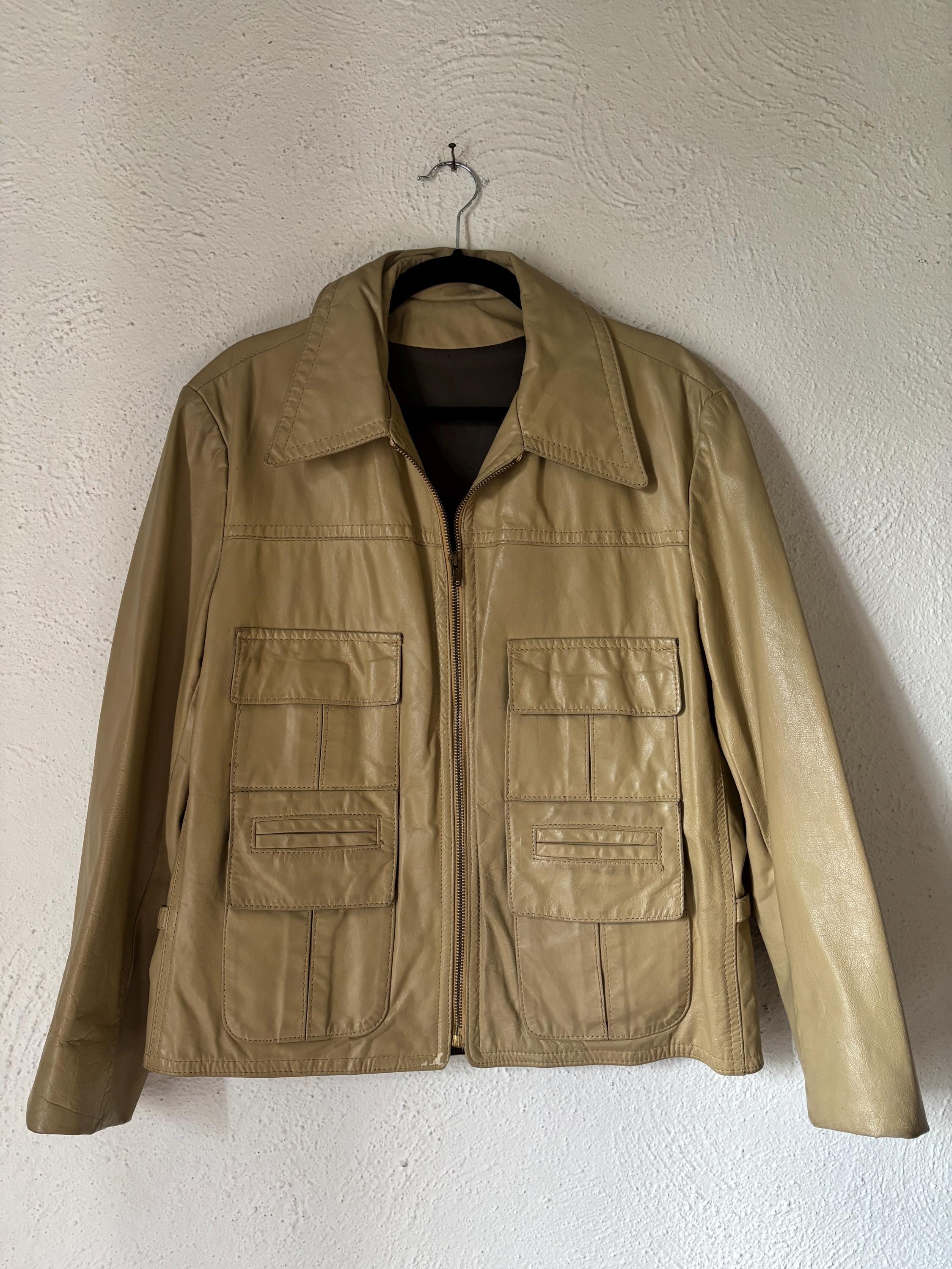 VTG Retro Tan Beige Leather Short Cropped Jacket Chest Pockets Adjustable Straps Pointed Collar Size Small Medium Unisex Groovy