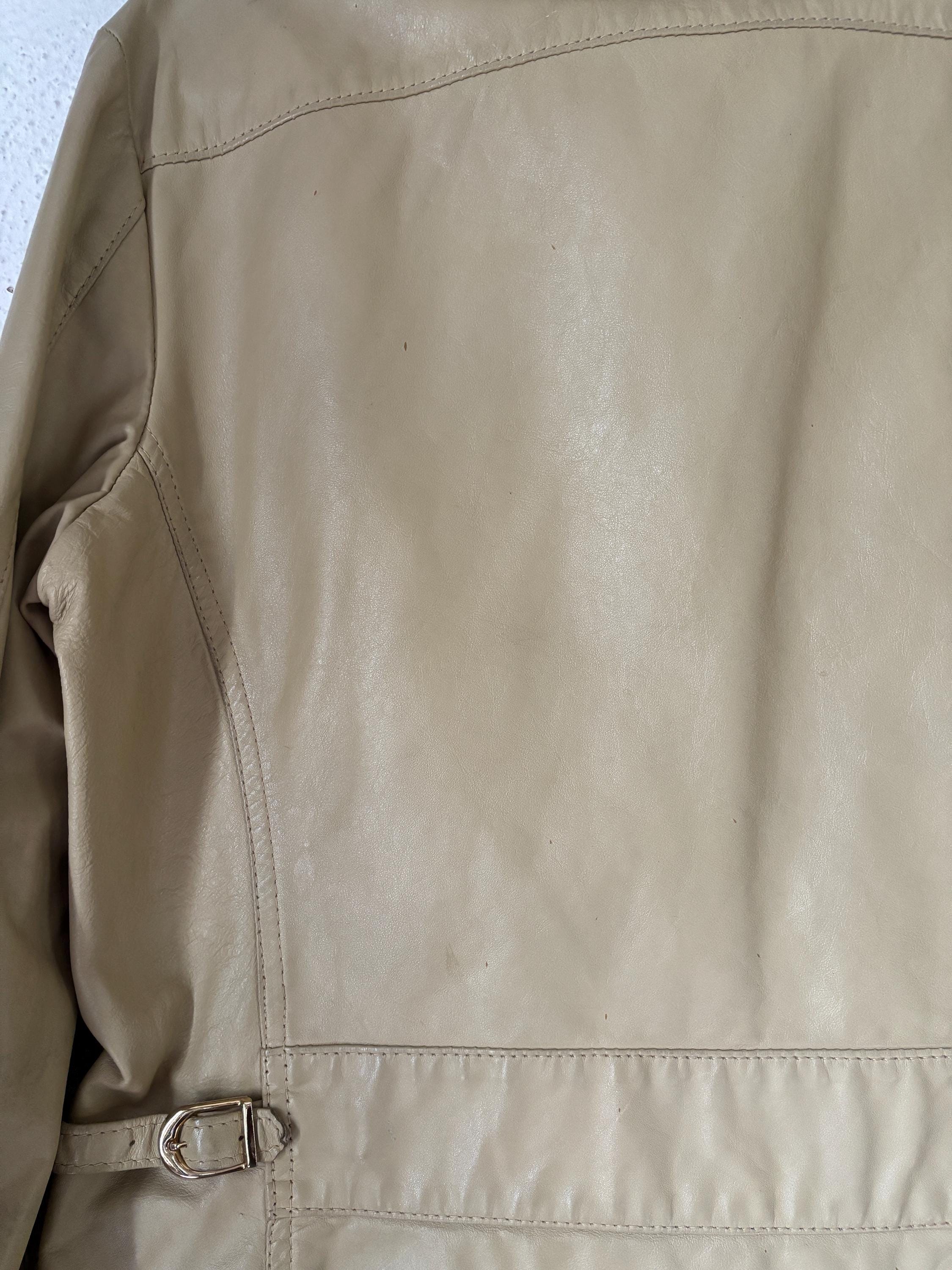 VTG Retro Tan Beige Leather Short Cropped Jacket Chest Pockets Adjustable Straps Pointed Collar Size Small Medium Unisex Groovy