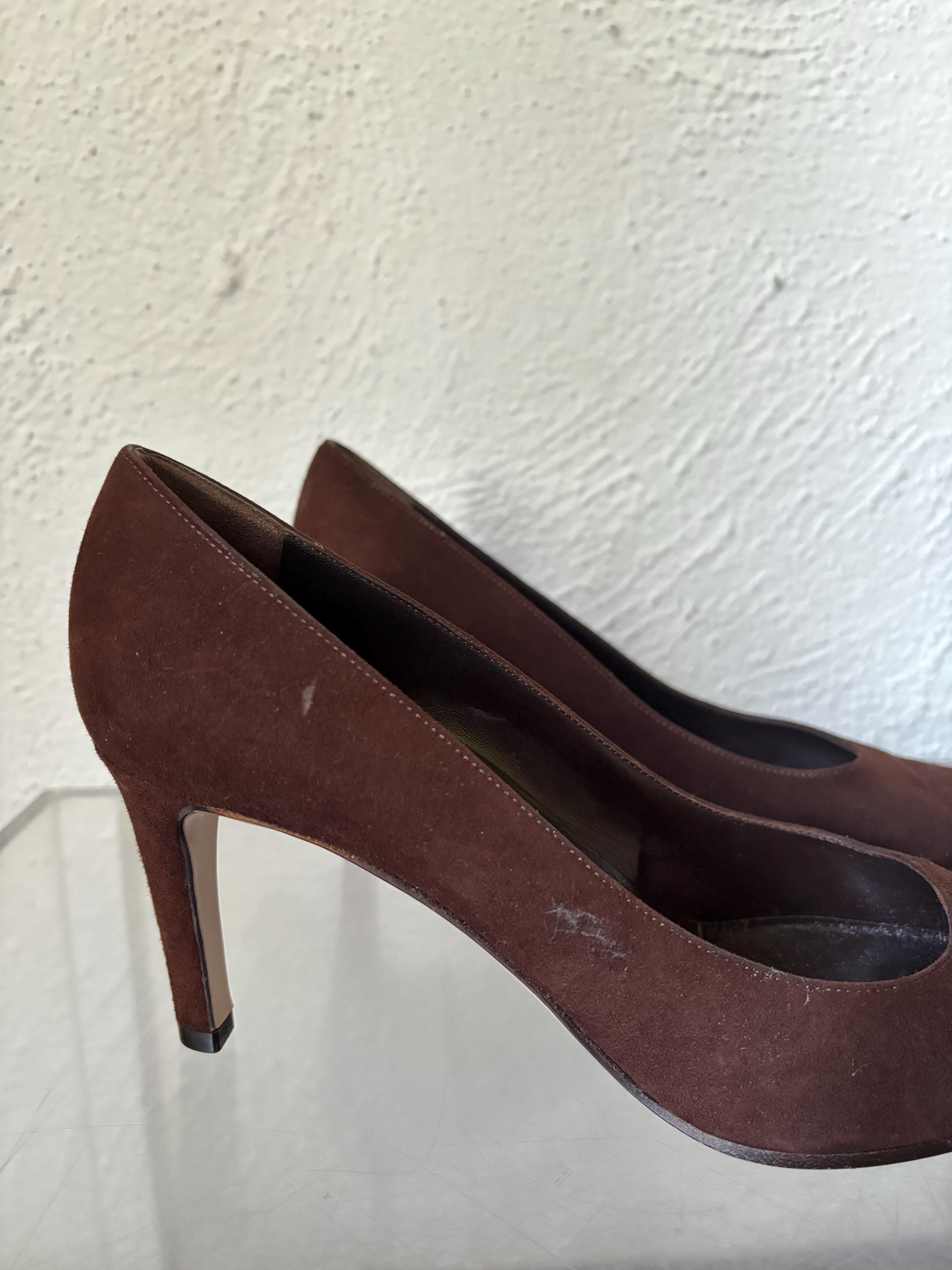 Sergio Rossi Witchy Pointed Brown Suede Made in Italy Heels Pumps Size 37 1/2 Sexy Elegant Pointy Women’s Shoes