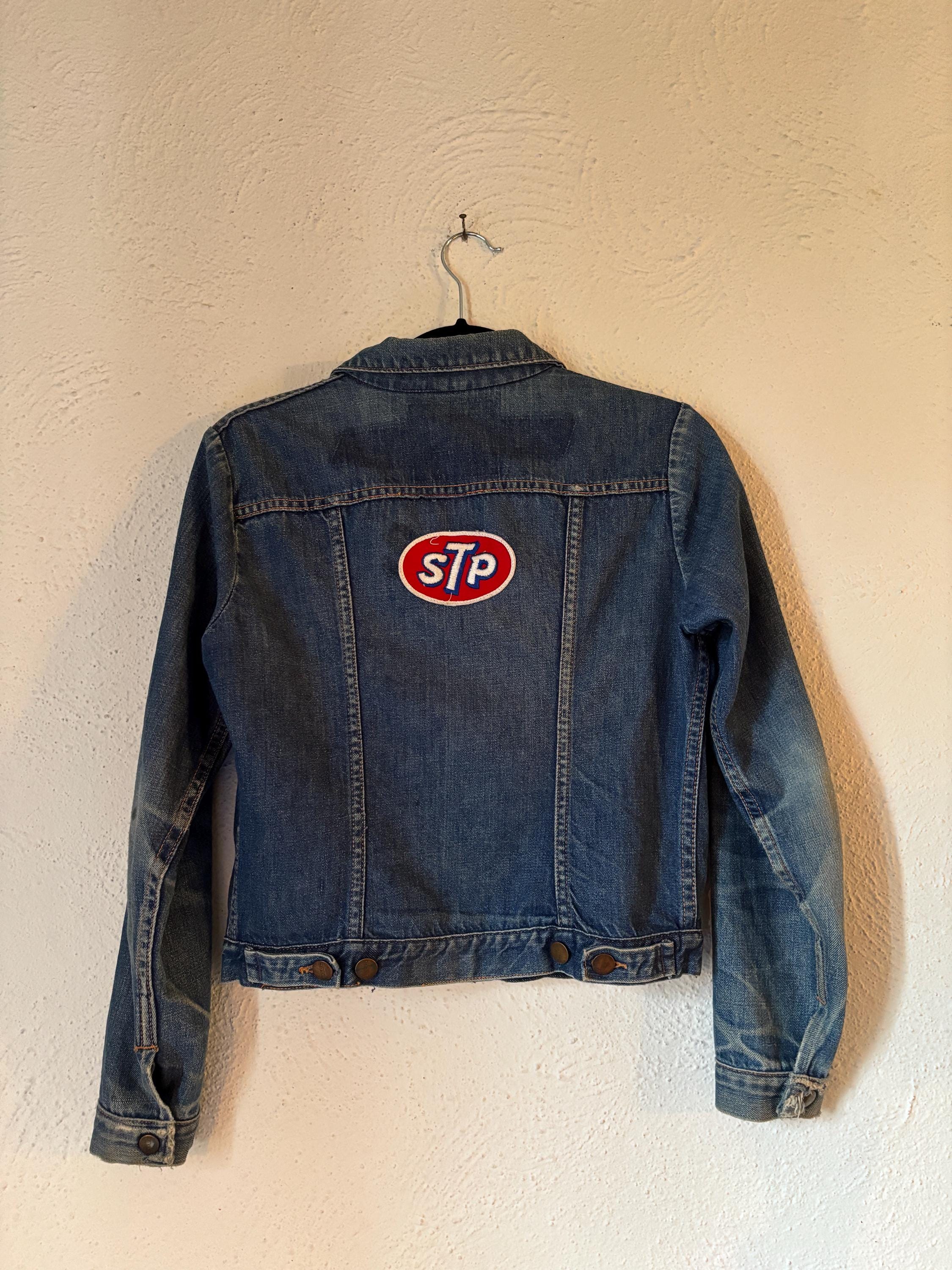 Vintage 70s Maverick Denim Jacket with Patches Distressed Blue Jean Size Women’s XS S 16 Youth